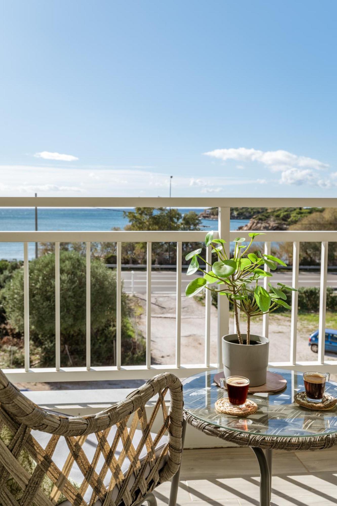 Amazing Sea View Apartment Kalivia Thorikou Eksteriør billede